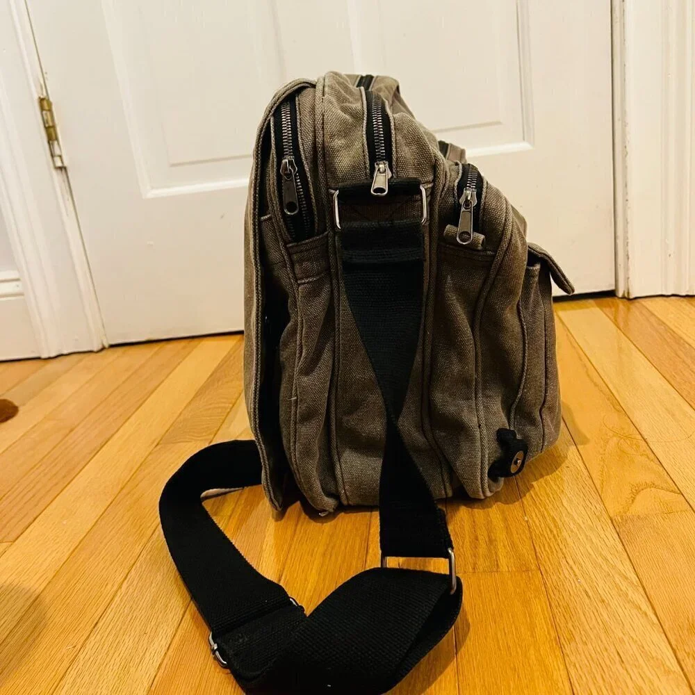 ThinkGeek Dungeons & Dragons The Bag of Holding Canvas Messenger Bag